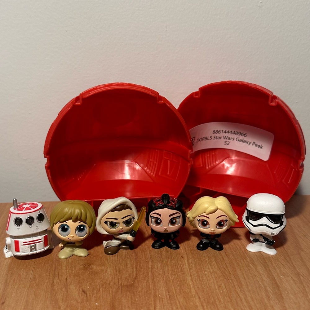 Set of 6 Disney Star Wars Galaxy Peek Doorables, and Death Star Capsule